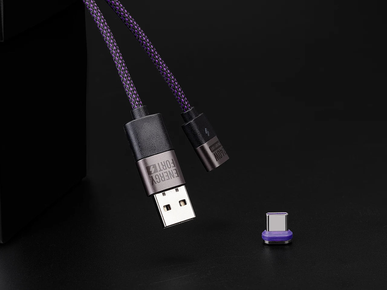 240W Magnetic Phone Charger Magnetic USB C Charging Cable 480Mbps Data